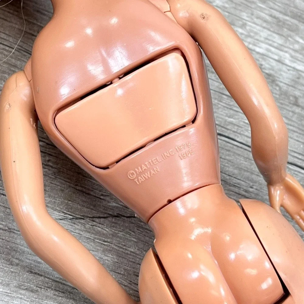 1979 Mattel Beauty Secrets Barbie Doll Nude,‎ articulated hands